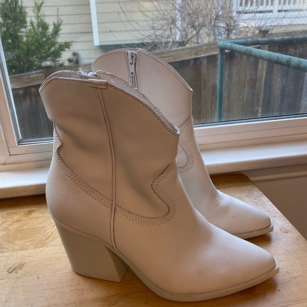 Pure White Western Style Cowboy Boots - Steve Madden - 8.5